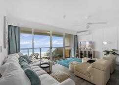 Baronnet Apartments - Surfers Paradise - Living room