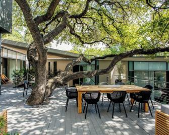 Kimber Modern - Austin - Patio