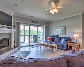 Lakefront Ozark Condo w/ Balcony & Seasonal Pool! - Camdenton - Living room