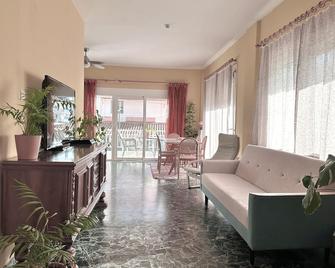 Seaside Family Home with Wraparound Balcony - Blue Zone Homes - Olympiaki Akti - Ruang tamu