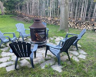 Paradise Event Palace | heated Pool, Lounge and BBQ - 이스트 그윌림버리 - 파티오