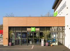 Ibis Styles Castres - Castres - Building
