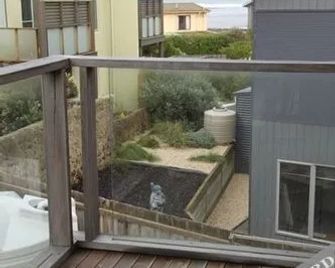 Tonic On South - Port Fairy - Балкон