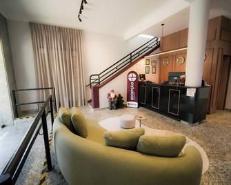 Hotel Euro Suíte Poços de Caldas By Nacional Inn - פוקוס דה קלדס - סלון