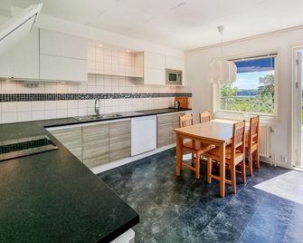 2 Bedroom Awesome Home In Brastad - Brastad