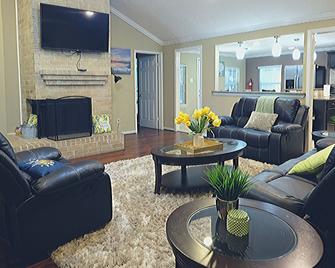 4bdrm 2bath 5beds - Nrg Rodeo - Big Home - Missouri City - Living room