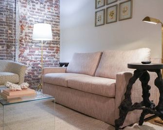 Vine - The Flats Demopolis - Demopolis - Wohnzimmer