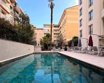 Le Cetai Cannes Beach Hotel - Cannes - Pool