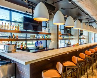 NYLO Las Colinas Hotel, Tapestry Collection by Hilton - Irving - Bar