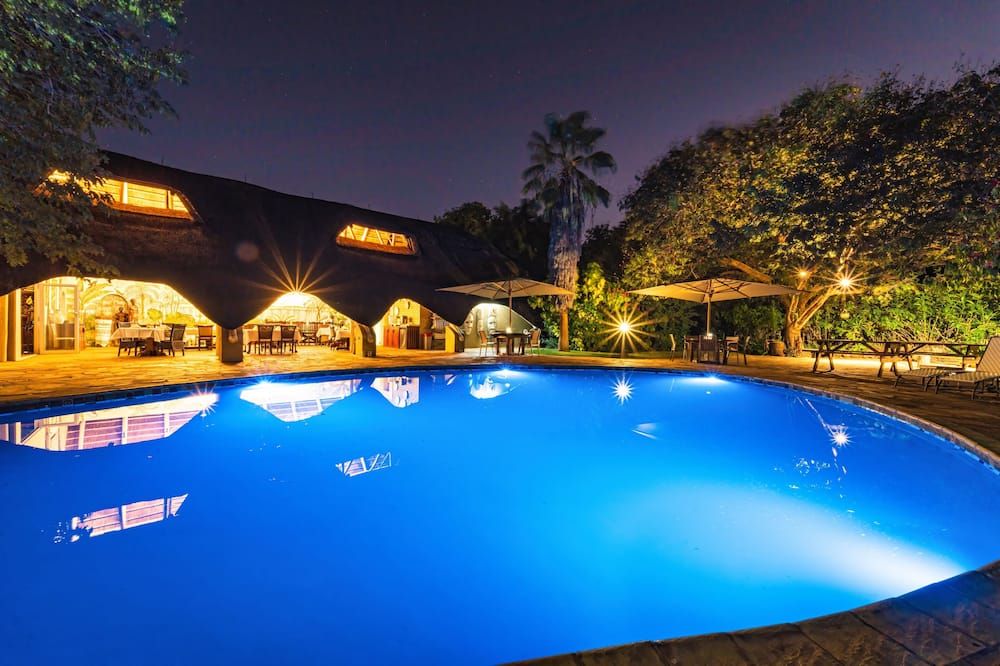 باييت جيست لودج - شلالات فيكتوريا - حوض السباحة