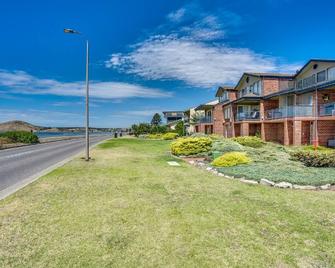 By The Sea Beachfront Apartment Wifi - Encounter Bay - Budynek