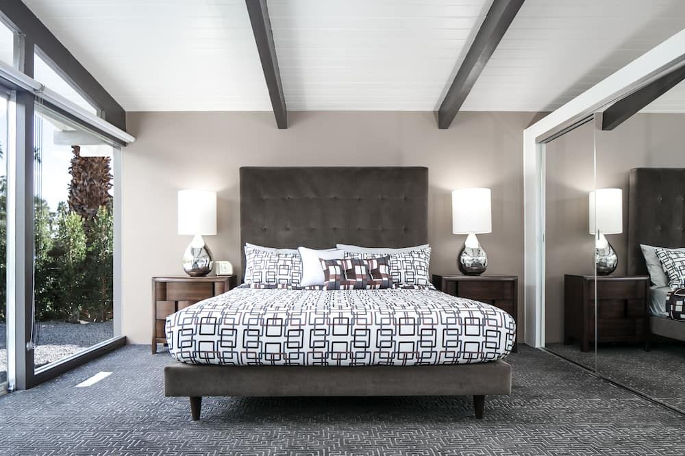 Love And Mischief - פאלם ספירנגס - חדר שינה