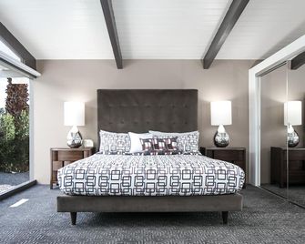 Love And Mischief - פאלם ספירנגס - חדר שינה