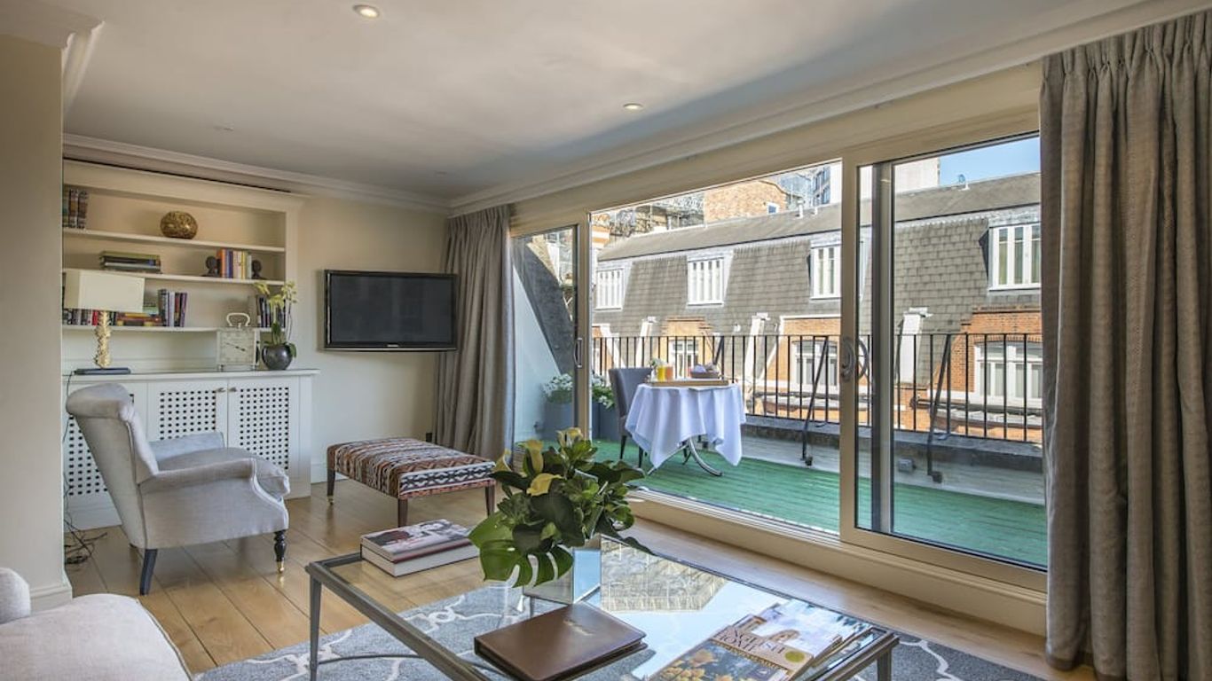 The Capital Hotel, Apartments & Townhouse