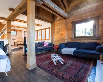 Quiet luxury chalet short walk to Valmorel slopes - Егбланш
