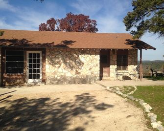 Hill Country Getaway On Beautiful Ranch Perched On A Cliff Over The Guadalupe R. - Boerne - Building