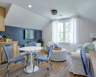 The Rose Garden Retreat - Nc State /Cameron Village/Pnc Park - Raleigh - Living room