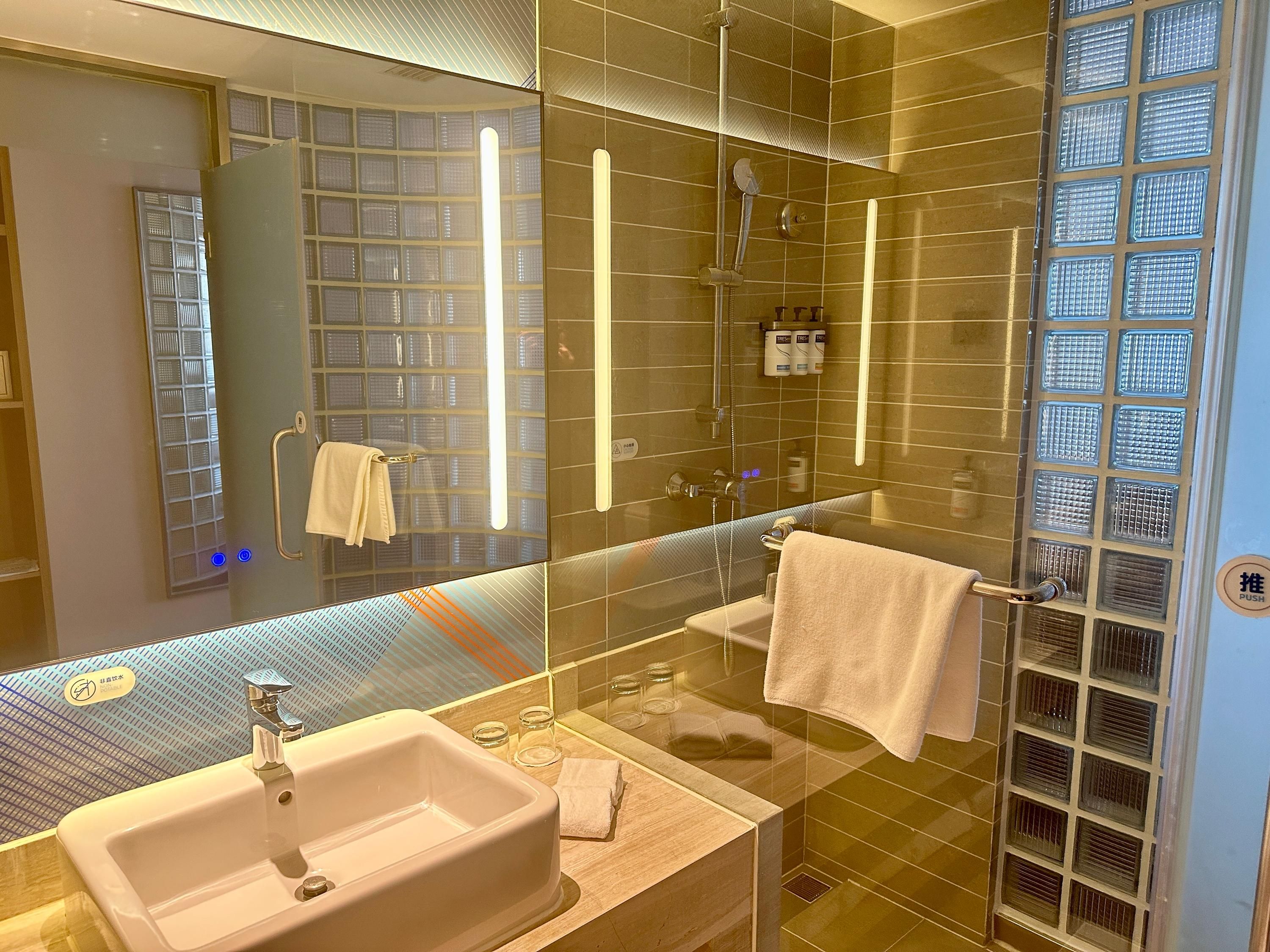 Holiday Inn Express Beijing Airport Zone By IHG thumbnail 3