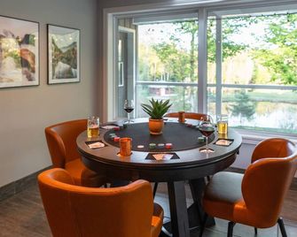 Stunning Private Resort on 15 Acres w/ Cabin - Hot Tub, Paddle Boards, Fire Pit - Bobcaygeon - Dining room