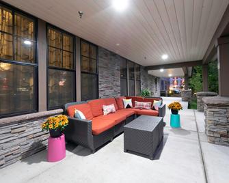 Hampton Inn & Suites Dupont - DuPont - Terasa