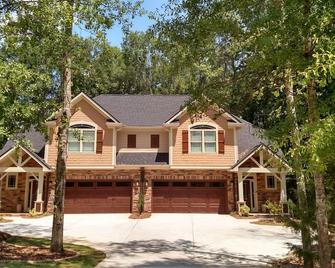 Gorgeous 3 Bedroom Townhome Located On Estate Lot - Peachtree City - Будівля