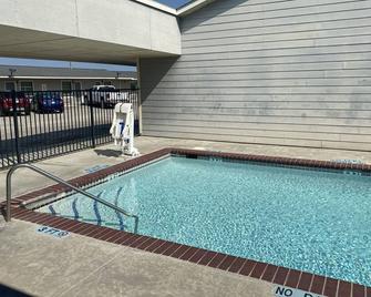 Southern Inn and Suites - Yorktown - Pool