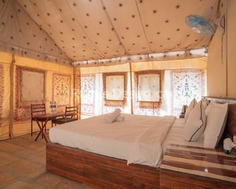 Rumis Desert Camp - Džaisalmér - Ložnice