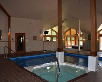 Trail Creek Top Two Floor End Unit 2 Full Bath 2 Queen Beds plus a sleeper sofa - Killington - Pool