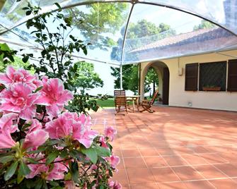 Villa in a fairytale little wood - Forlì - Patio