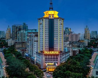 Vienna Hotel Tianjin Guizhou Road Branch - Tianjin - Building