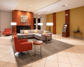 Holiday Inn Winchester Se-Historic Gateway By IHG - Winchester - Lounge