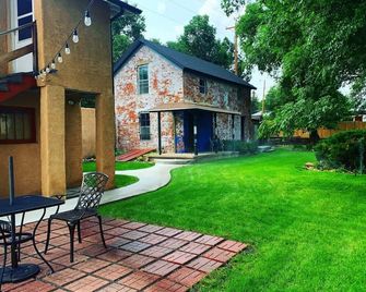 Sunny Southwest Casita - Raton - Terasa