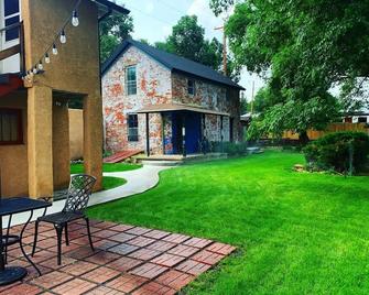 Sunny Southwest Casita - Raton - Innenhof