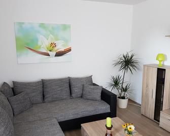 Vacation apartment Wittig Gerhart-Hauptmann-Straße 8a in 04600 Altenburg - Altenburg - Obývací pokoj
