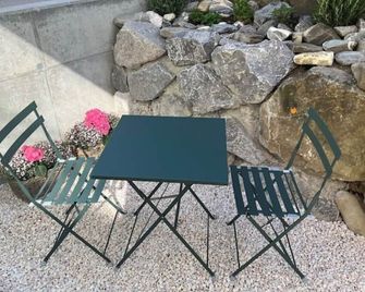 Neue helle Wohnung mit Bergblick 15 Minuten von Interlaken & Jungfrau Region - Aeschi bei Spiez - Patio