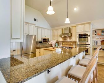 Waterfront Home 30 Mi to New Orleans w/ Boat Dock - Slidell - Kitchen