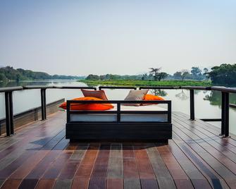 The Xcape River Kwai - קאנצ'אנאבורי - מרפסת