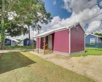 Pet-Friendly Picayune Tiny Home About 4 - Picayune - Edificio