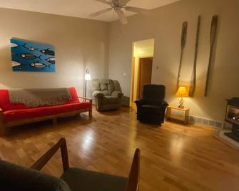 Beautiful Waterfront home on Lake Agimak - Ignace - Sala de estar