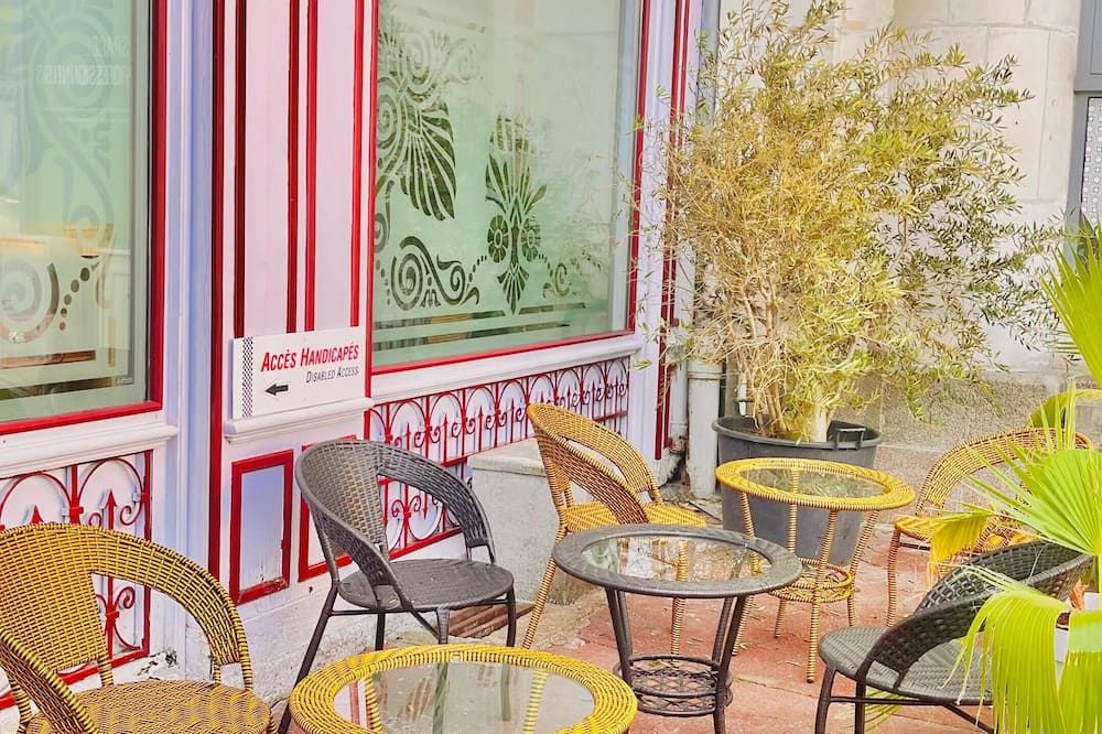 هوتل دي لا بايكس - ليموج - شرفة مرصوفة