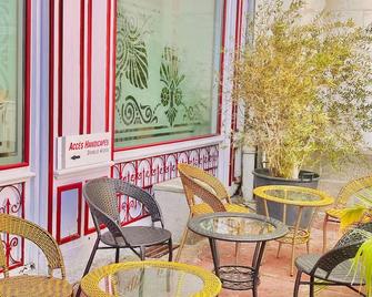 هوتل دي لا بايكس - ليموج - شرفة مرصوفة