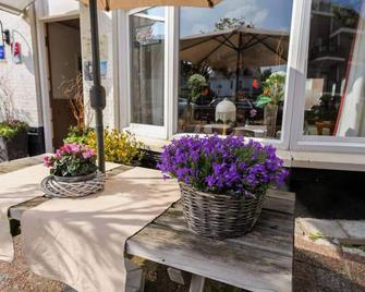 Hotel 't Witte Huys Scheveningen - האג - פטיו