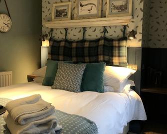 The Golden Pheasant Hotel - Burford - Bedroom