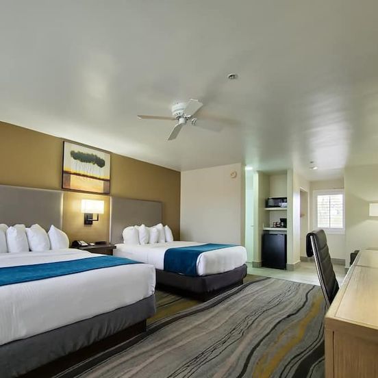 Bedroom view of Los Viajeros Inn