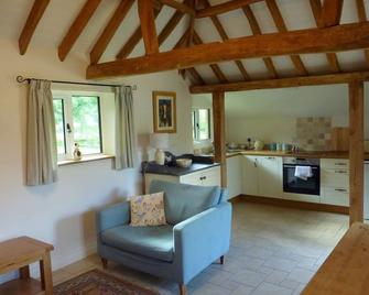 Acorns - Converted Barn In An Attractive Courtyard On Our Family Stockfarm - Romsey - Kitchen