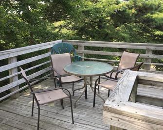 Beach House - Secluded Nature Preserve, Short Walk Beach & Town; email preferred - Montauk - Balcony