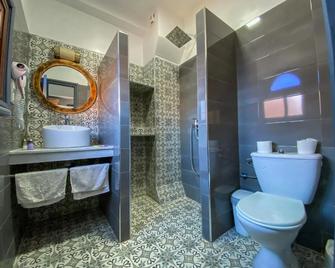 Hotel Riad Amlal - אוארזאזטה - חדר רחצה