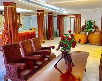 Palace Hotel - Mandalay - Lobby