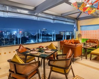 St. Mark's Hotel - באנגאלור - מרפסת