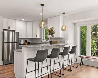 Waterfront Treehouse on the Cape Fear with Dock - Rocky Point - Kitchen